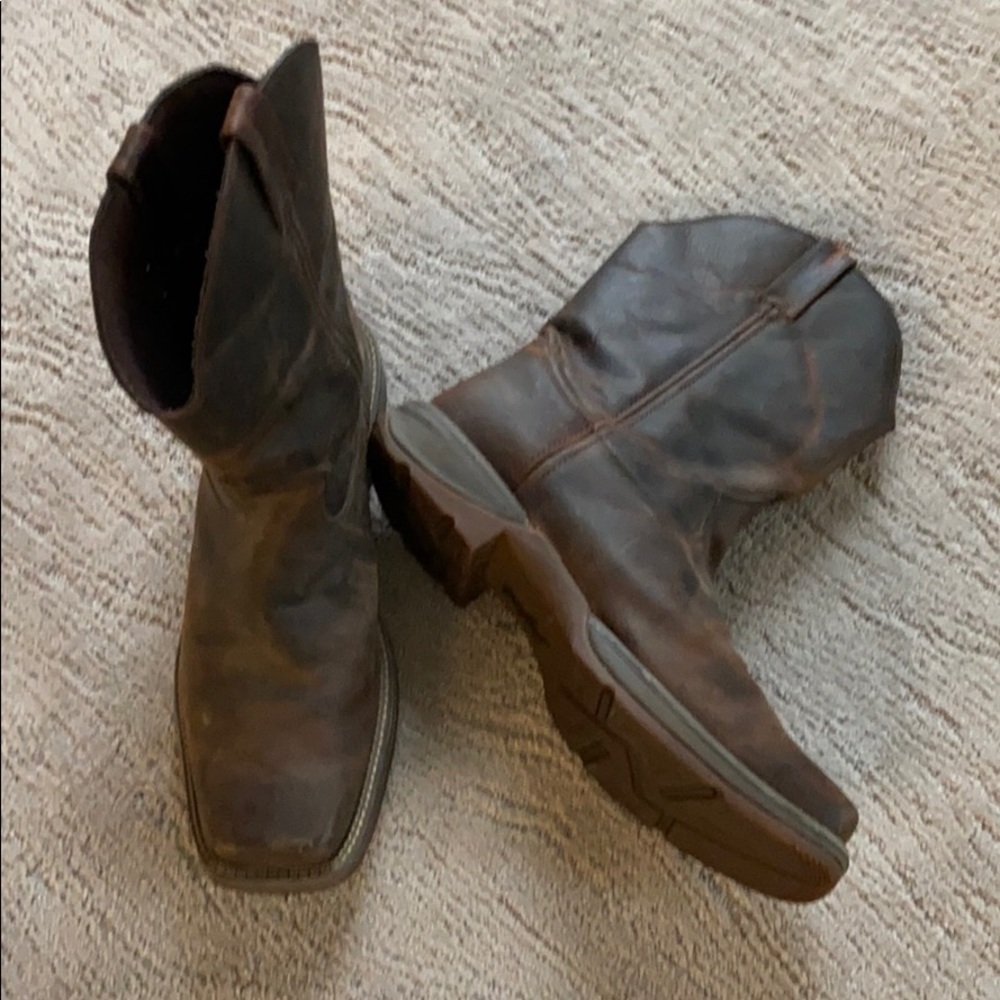 Men’s boots size 11.5